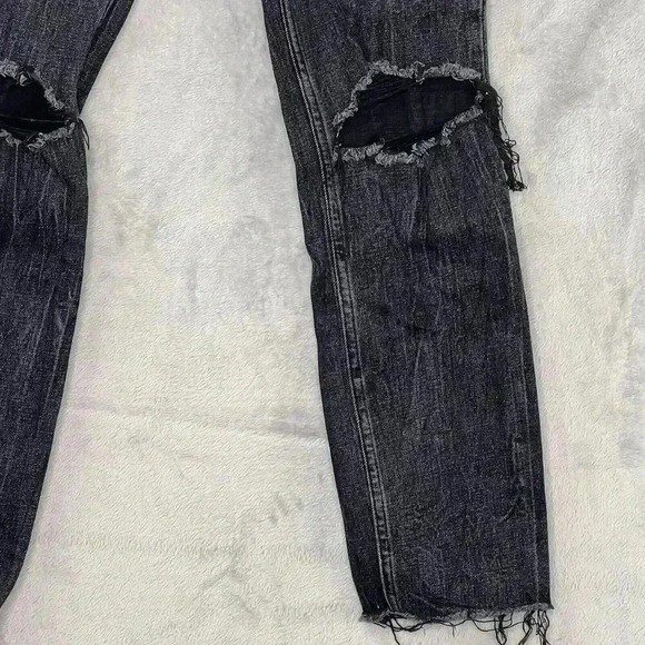 Abercrombie & Fitch Ultra High Rise‎ Mom Jean Knee Rip Denim Black Size 26 - Picture 3 of 11